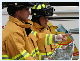 Feuerwehr mit Plan